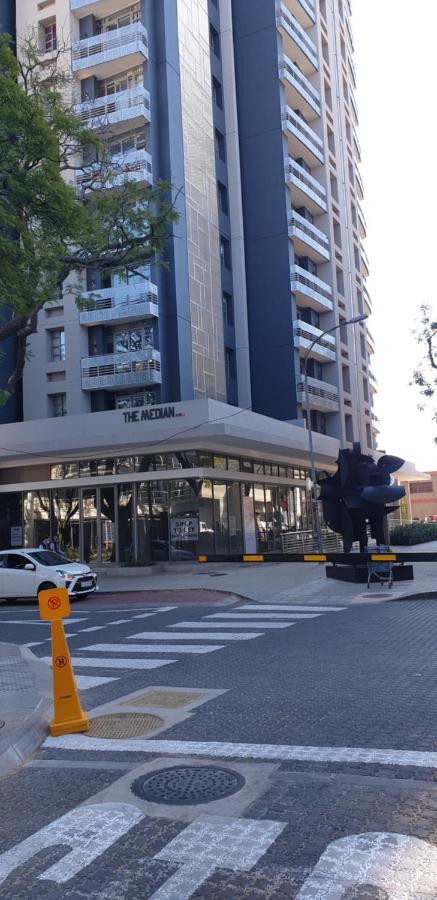 The Median Rosebank Johannesburg South Africa Apartment Exterior photo